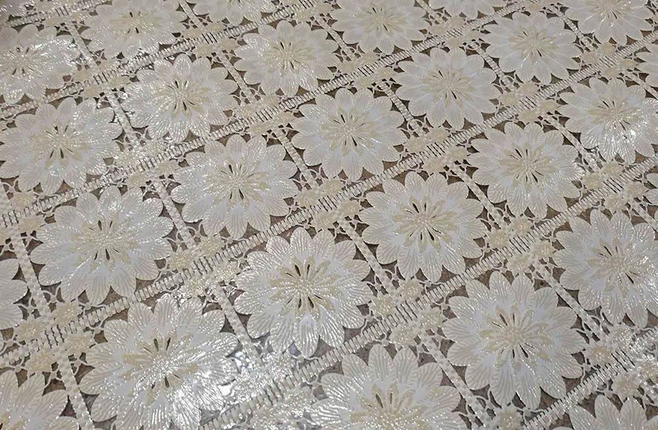 Клеенка ажурная "Лейс" 027C (беж./большие цветы) (1,32х22м)