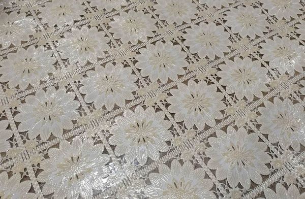 Клеенка ажурная "Лейс" 027C (беж./большие цветы) (1,32х22м)