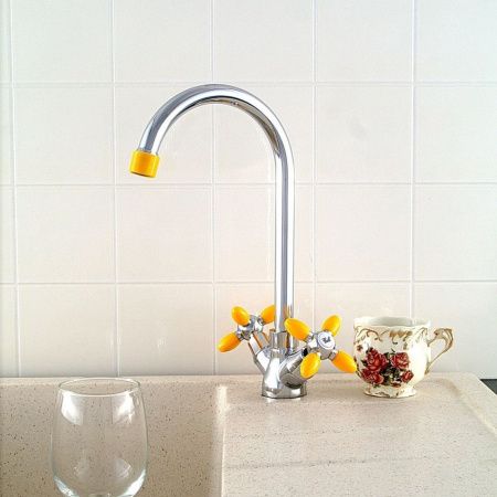 Смеситель для кухни двухручковый  желтый с хромом  Potato Эверест B59-071B
