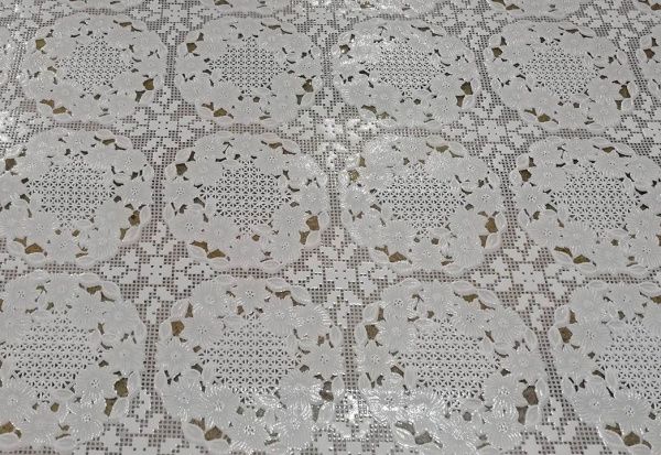 Клеенка ажурная "Лейс" 040Д (венок бел.) (1,32х22м)